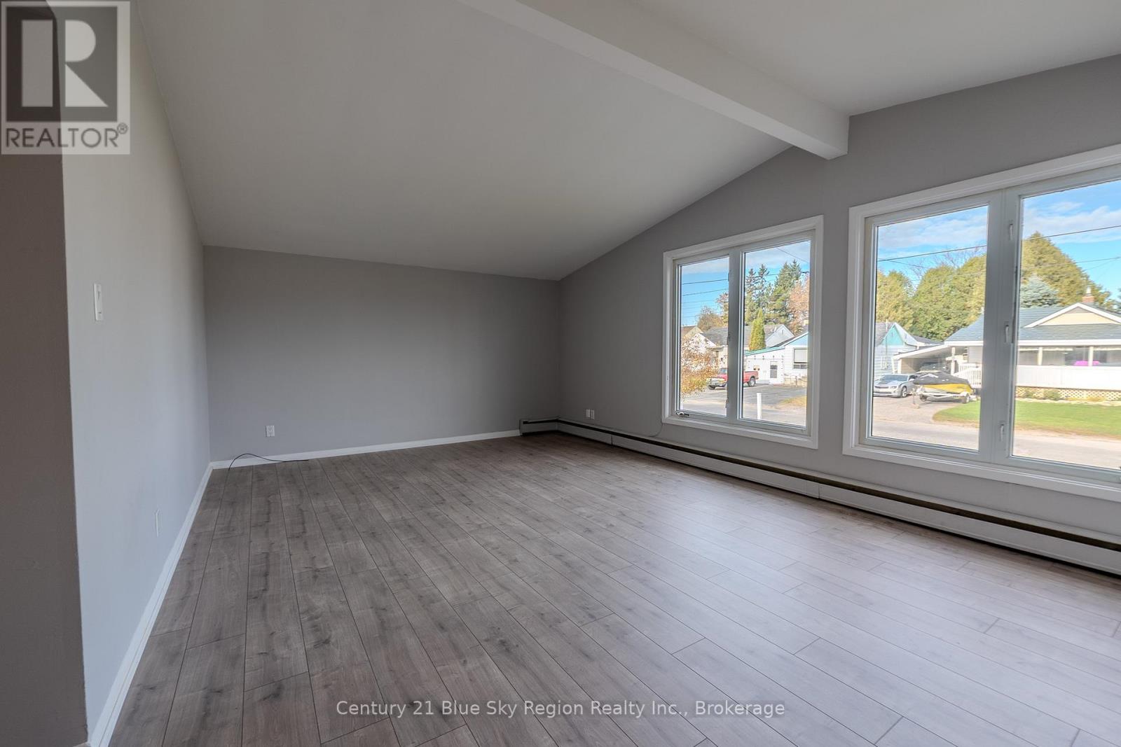 1083 Metcalfe Street, North Bay, Ontario  P1B 2R2 - Photo 11 - X12507736