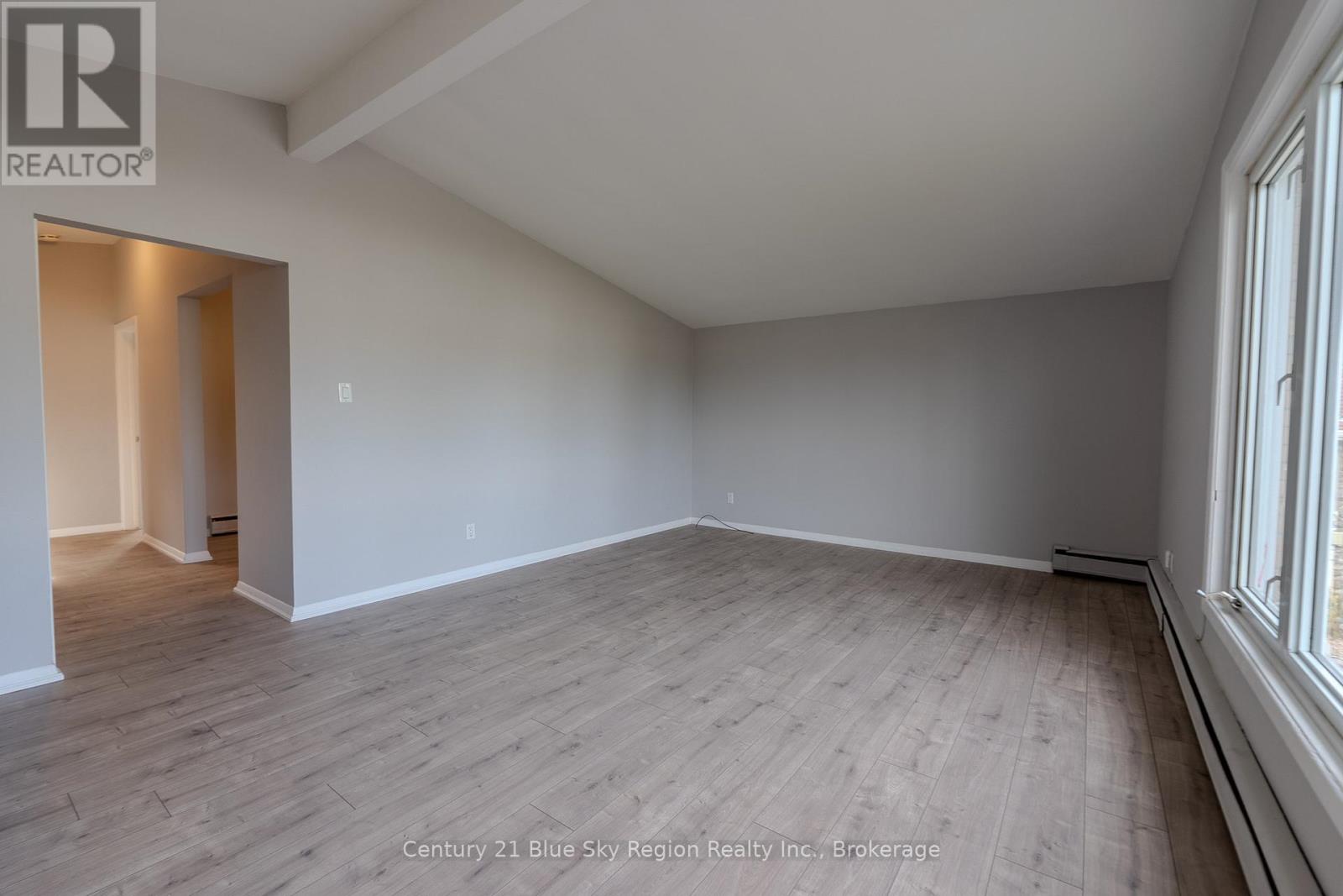 1083 Metcalfe Street, North Bay, Ontario  P1B 2R2 - Photo 14 - X12507736