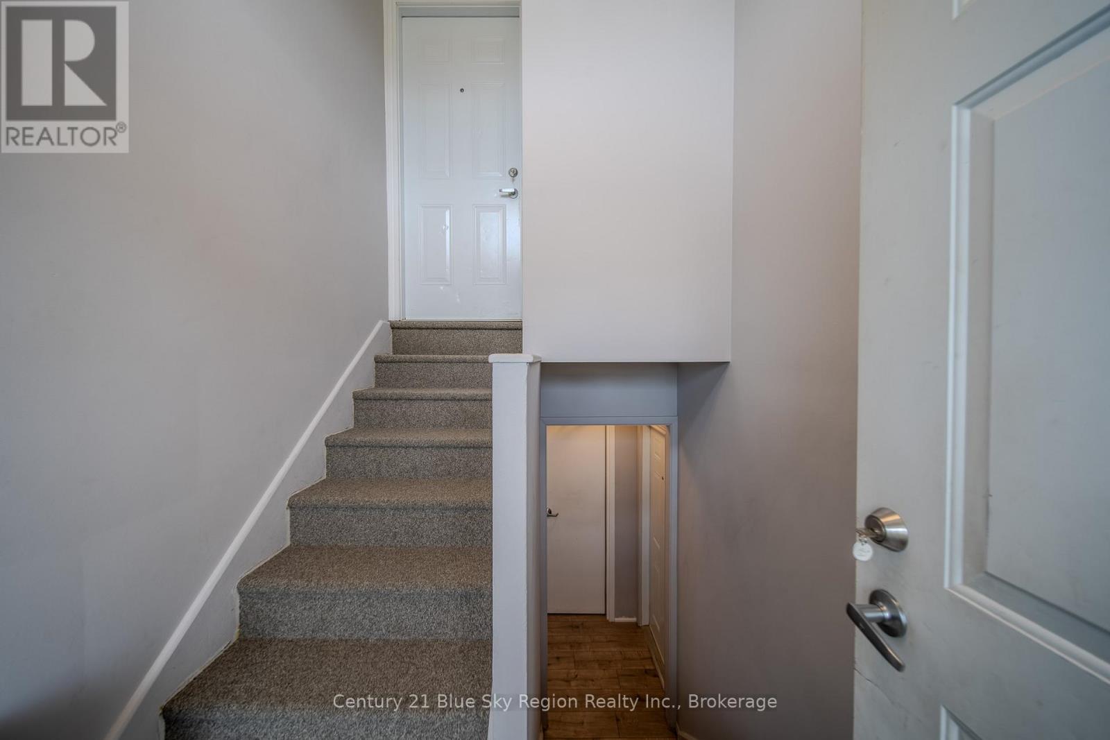 1083 Metcalfe Street, North Bay, Ontario  P1B 2R2 - Photo 5 - X12507736