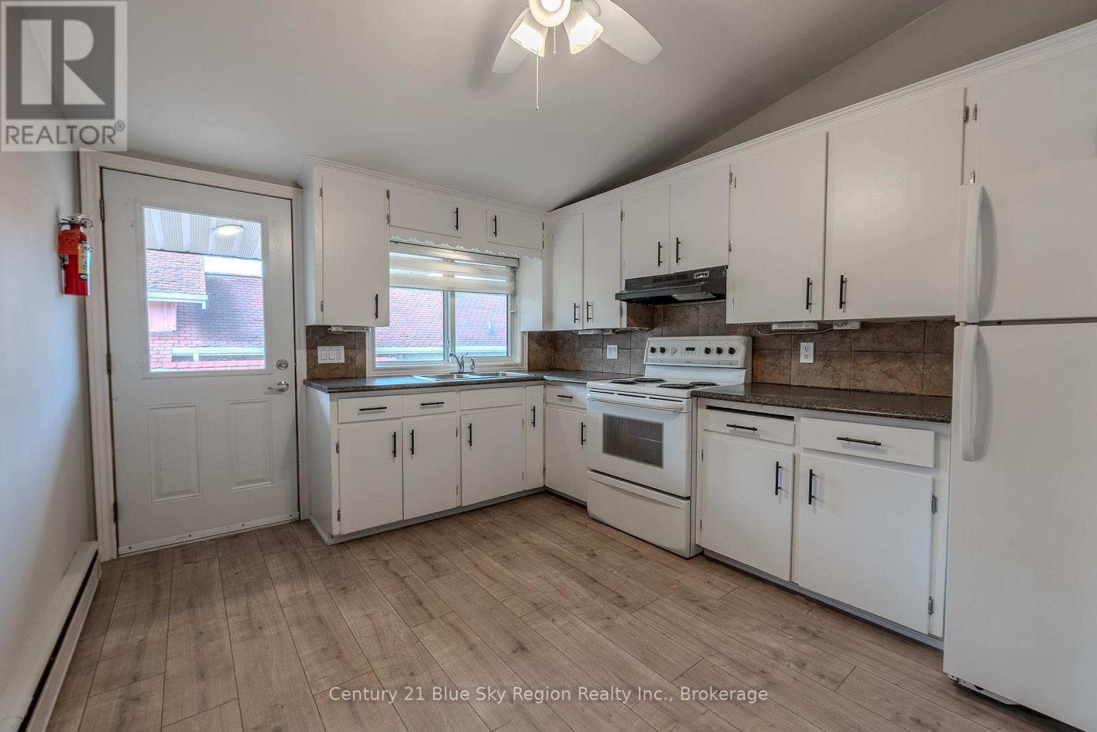 1083 Metcalfe Street, North Bay, Ontario  P1B 2R2 - Photo 7 - X12507736