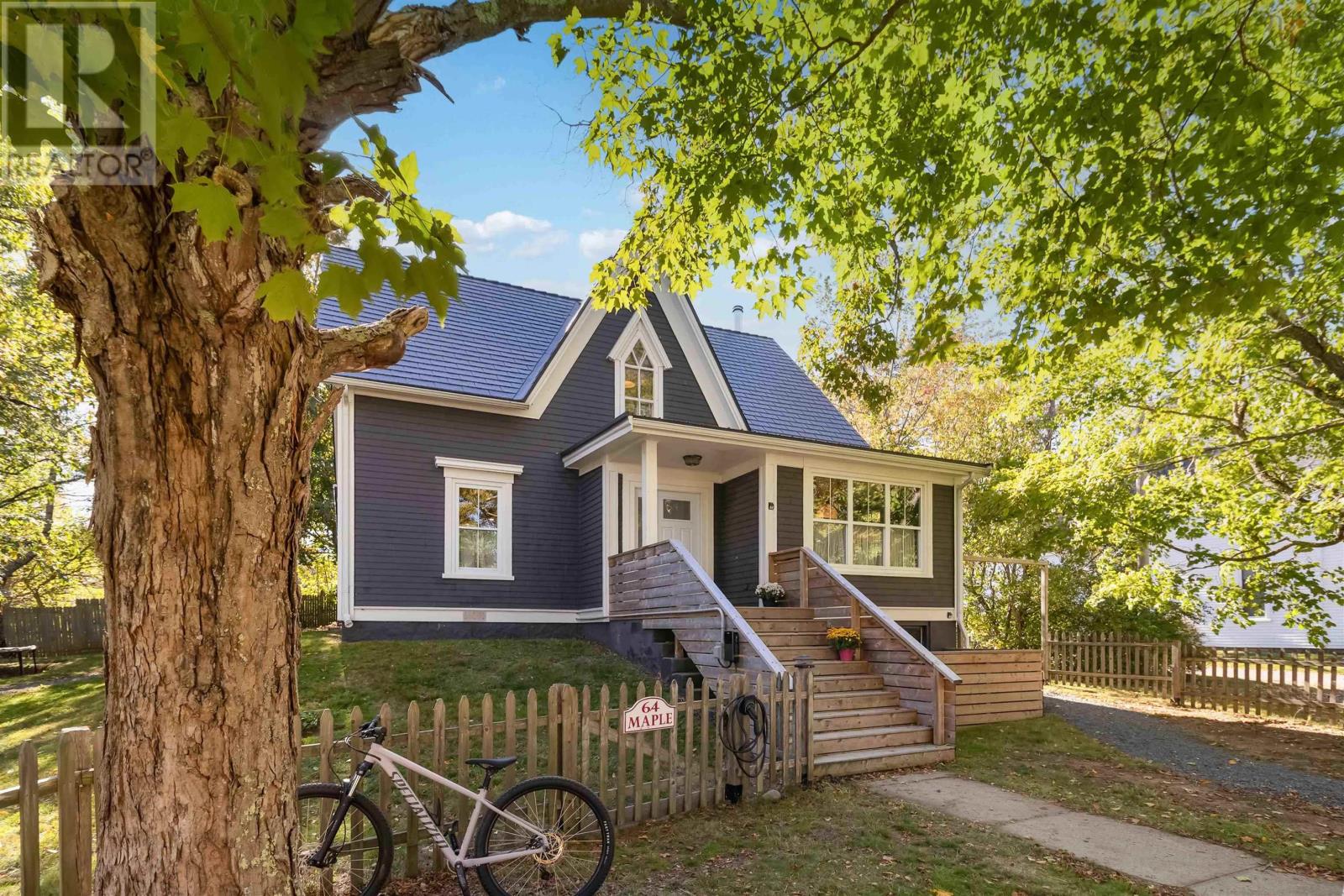 64 Maple Street, Mahone Bay, Nova Scotia  B0J 2E0 - Photo 1 - 202525163