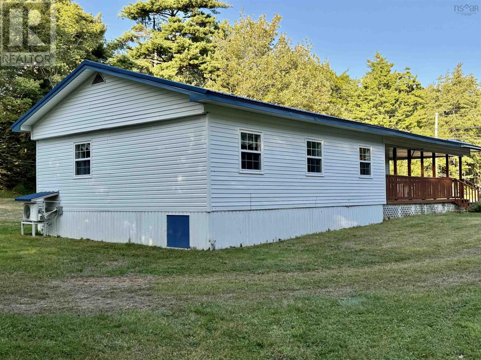 101 Annapolis Road, Shelburne, Nova Scotia  B0T 1W0 - Photo 3 - 202523606