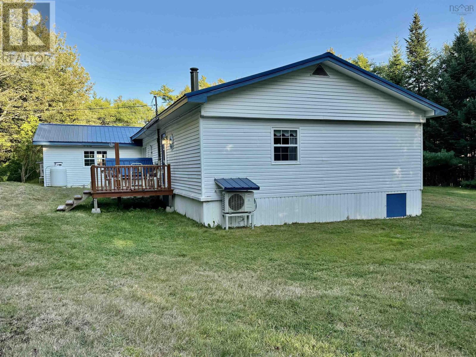 101 Annapolis Road, Shelburne, Nova Scotia  B0T 1W0 - Photo 4 - 202523606