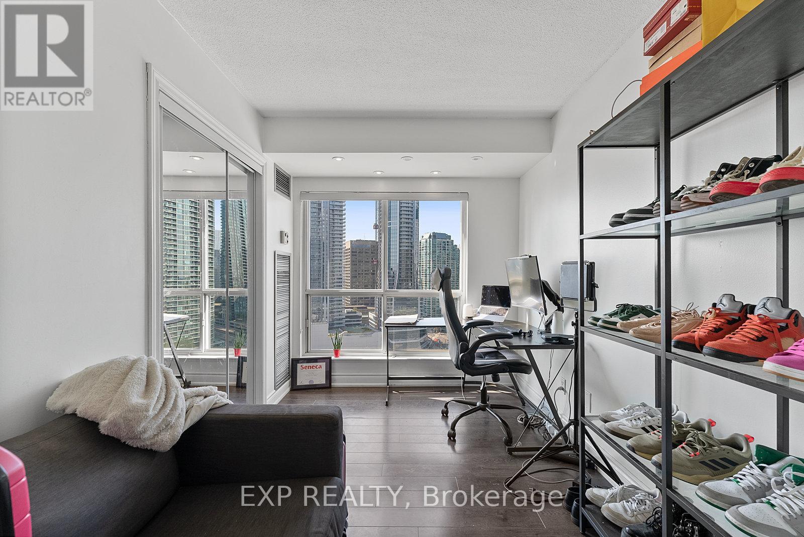 2219 - 25 The Esplanade, Toronto, Ontario  M5E 1W5 - Photo 15 - C12507172