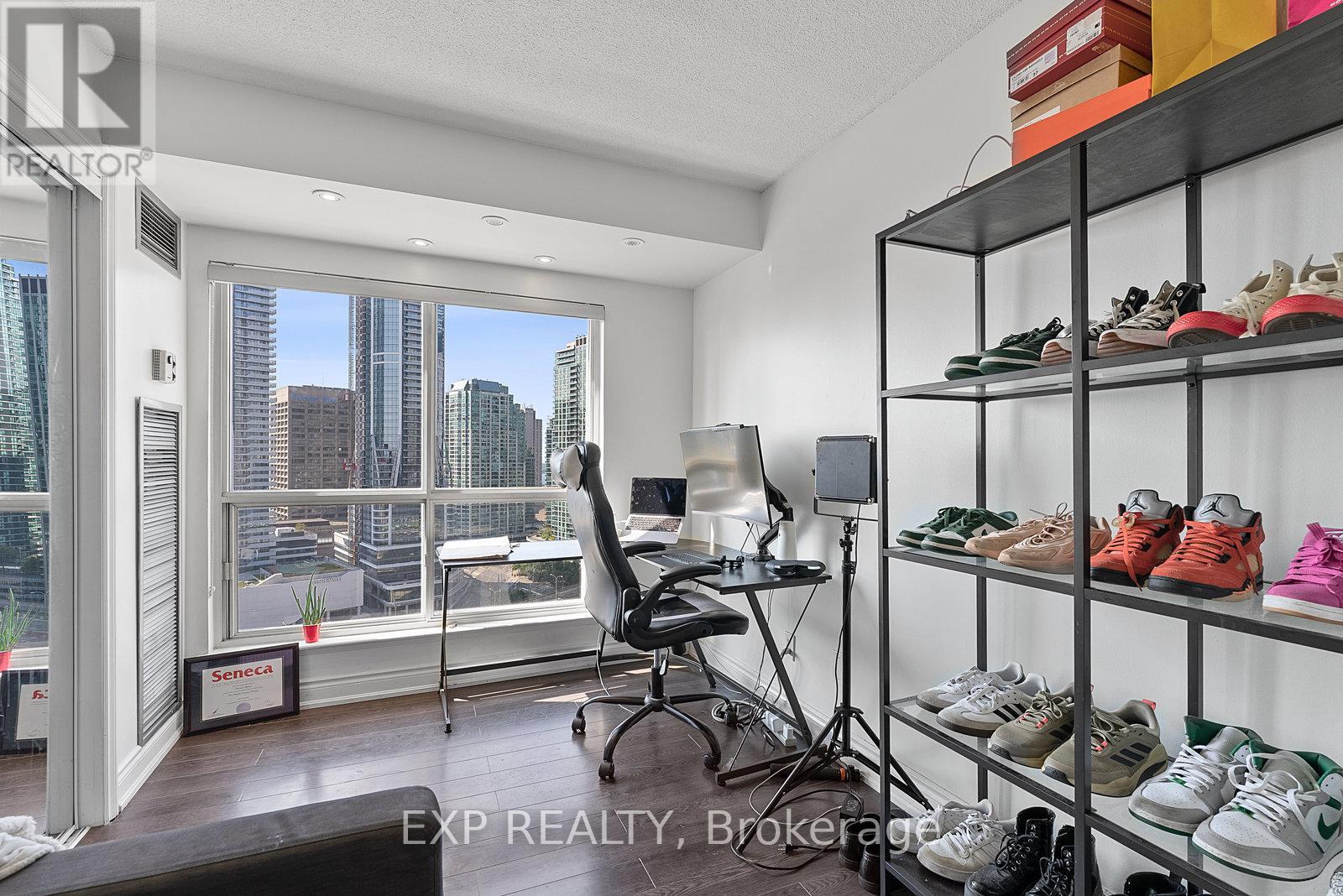 2219 - 25 The Esplanade, Toronto, Ontario  M5E 1W5 - Photo 16 - C12507172