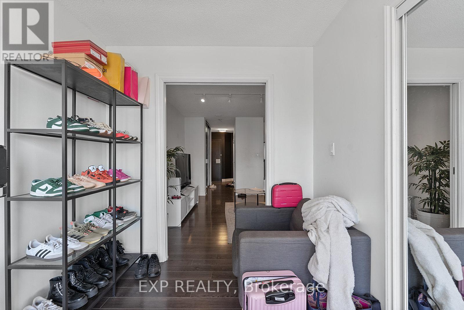 2219 - 25 The Esplanade, Toronto, Ontario  M5E 1W5 - Photo 17 - C12507172