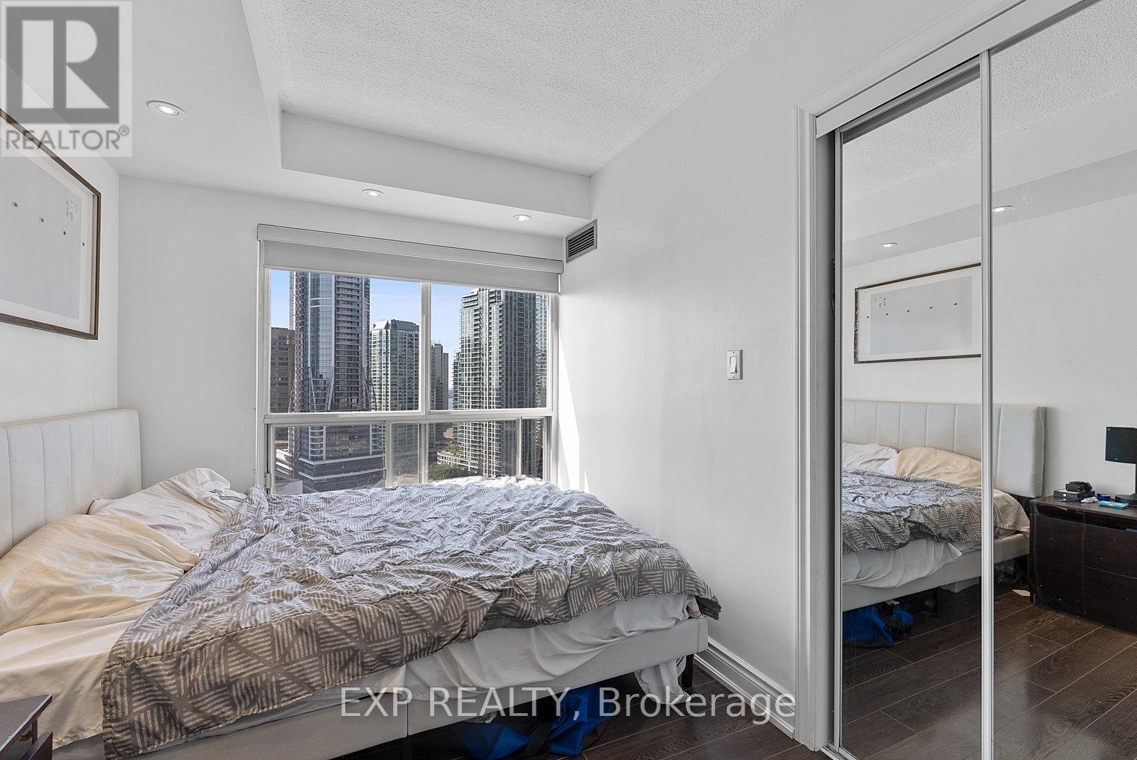 2219 - 25 The Esplanade, Toronto, Ontario  M5E 1W5 - Photo 18 - C12507172