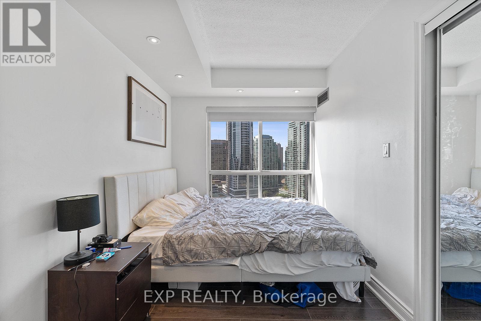 2219 - 25 The Esplanade, Toronto, Ontario  M5E 1W5 - Photo 19 - C12507172