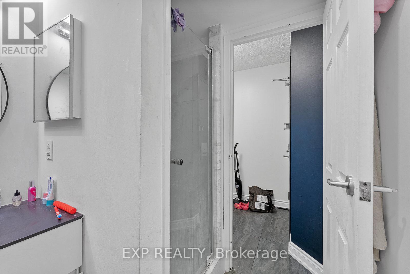 2219 - 25 The Esplanade, Toronto, Ontario  M5E 1W5 - Photo 24 - C12507172