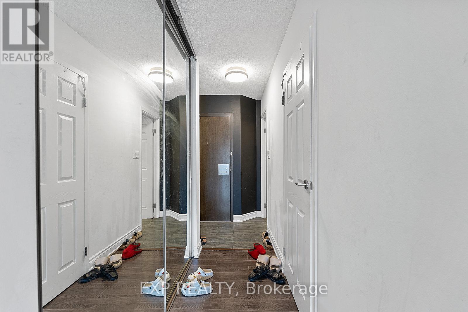 2219 - 25 The Esplanade, Toronto, Ontario  M5E 1W5 - Photo 3 - C12507172