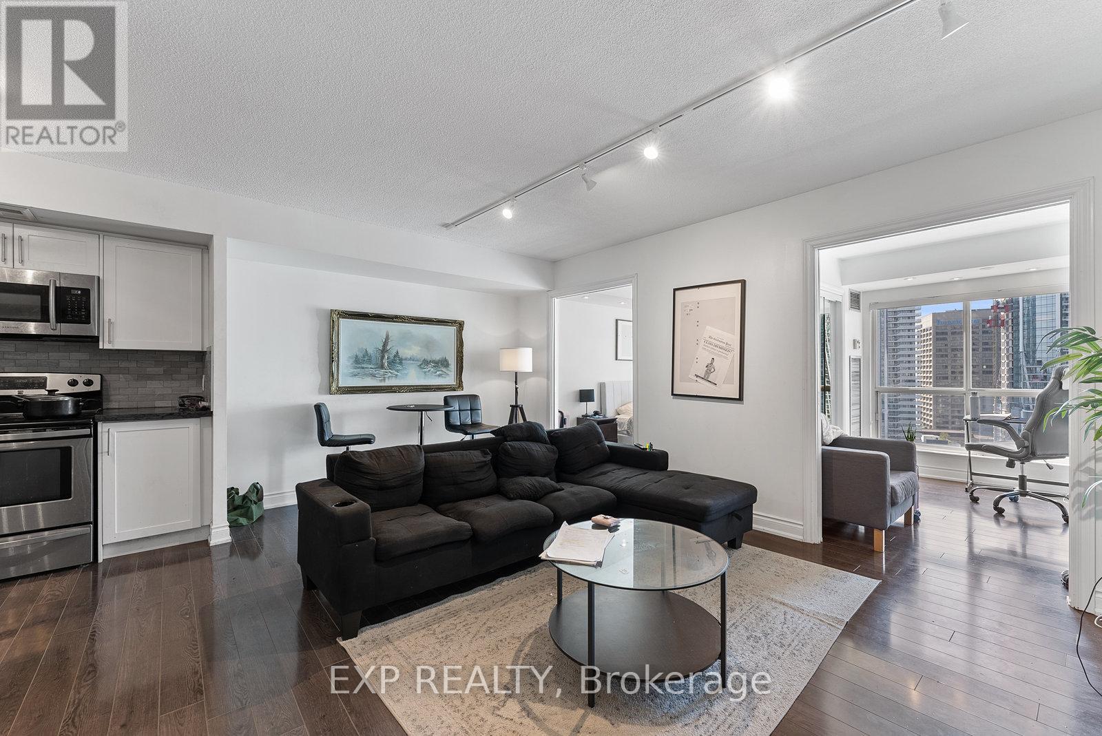 2219 - 25 The Esplanade, Toronto, Ontario  M5E 1W5 - Photo 4 - C12507172