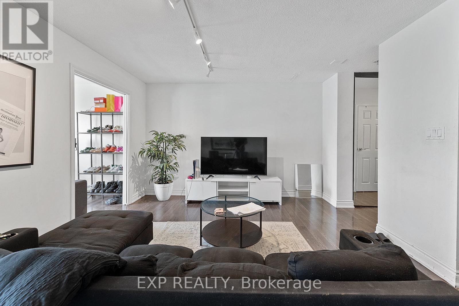 2219 - 25 The Esplanade, Toronto, Ontario  M5E 1W5 - Photo 6 - C12507172