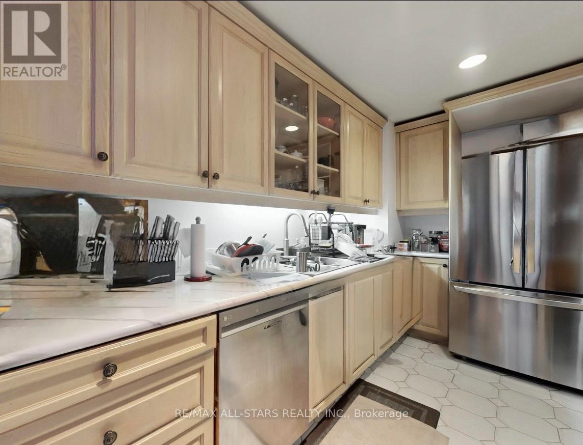 246 Walmer Road, Toronto, Ontario  M5R 3R7 - Photo 9 - C12507200