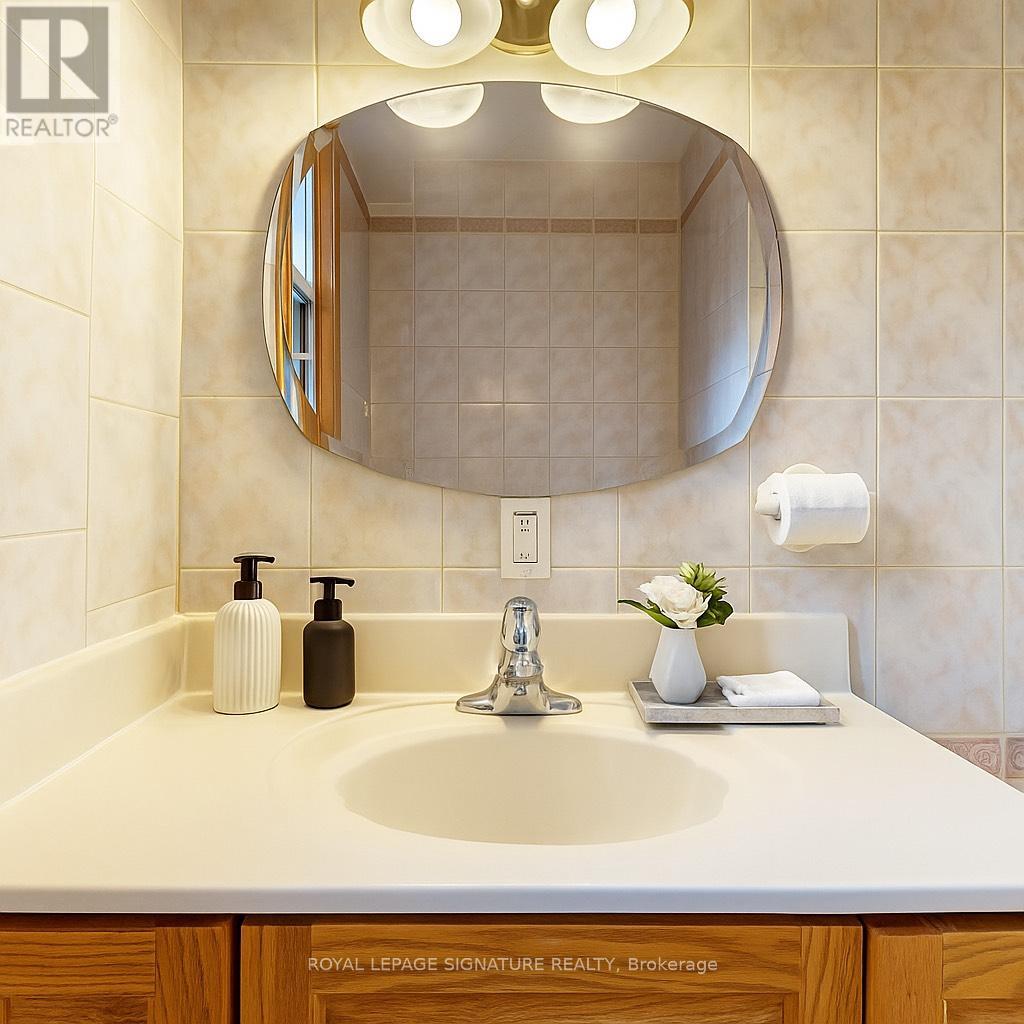 Upper - 189 Beatrice Street, Toronto, Ontario  M6Y 3E9 - Photo 11 - C12507272