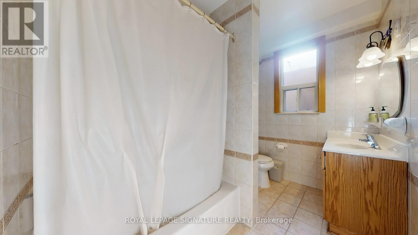 Upper - 189 Beatrice Street, Toronto, Ontario  M6Y 3E9 - Photo 12 - C12507272