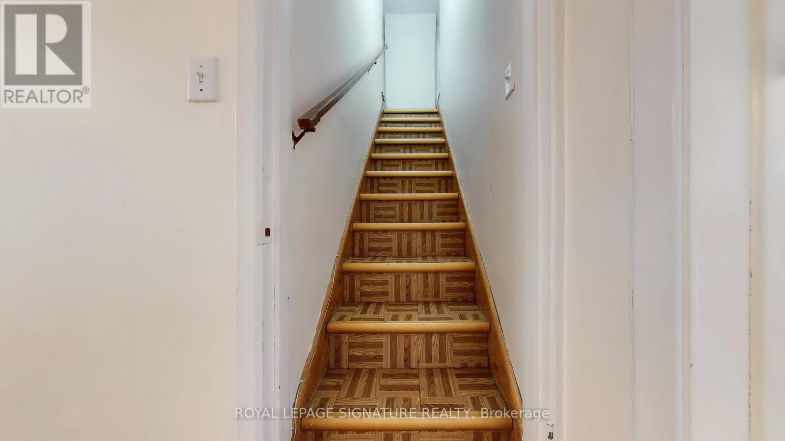 Upper - 189 Beatrice Street, Toronto, Ontario  M6Y 3E9 - Photo 13 - C12507272