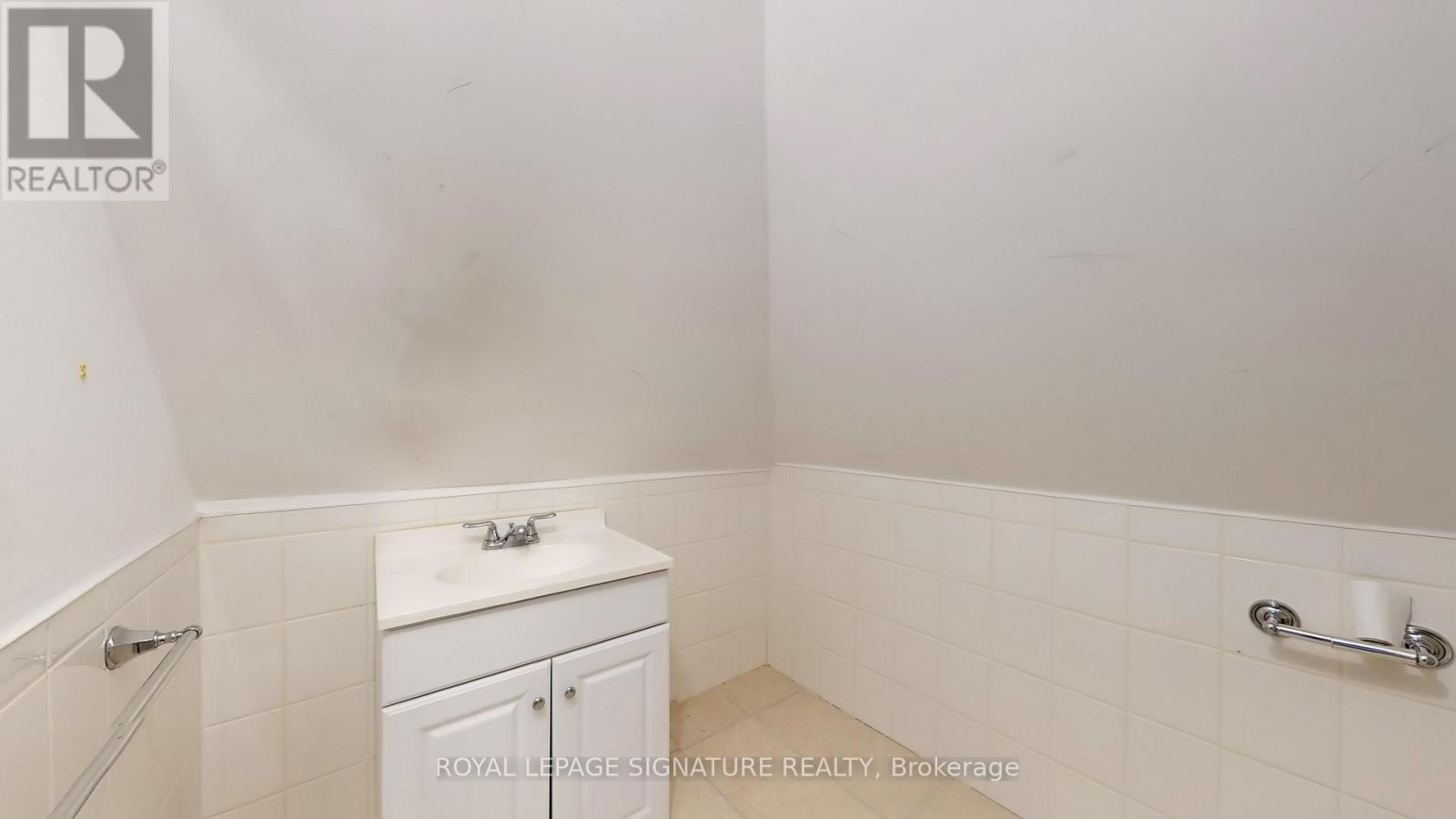Upper - 189 Beatrice Street, Toronto, Ontario  M6Y 3E9 - Photo 18 - C12507272