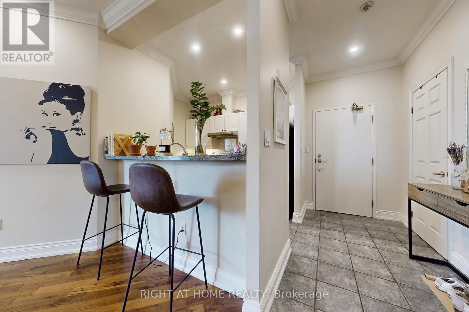 308 - 1 Leaside Park Drive, Toronto, Ontario  M4H 1R1 - Photo 11 - C12507298