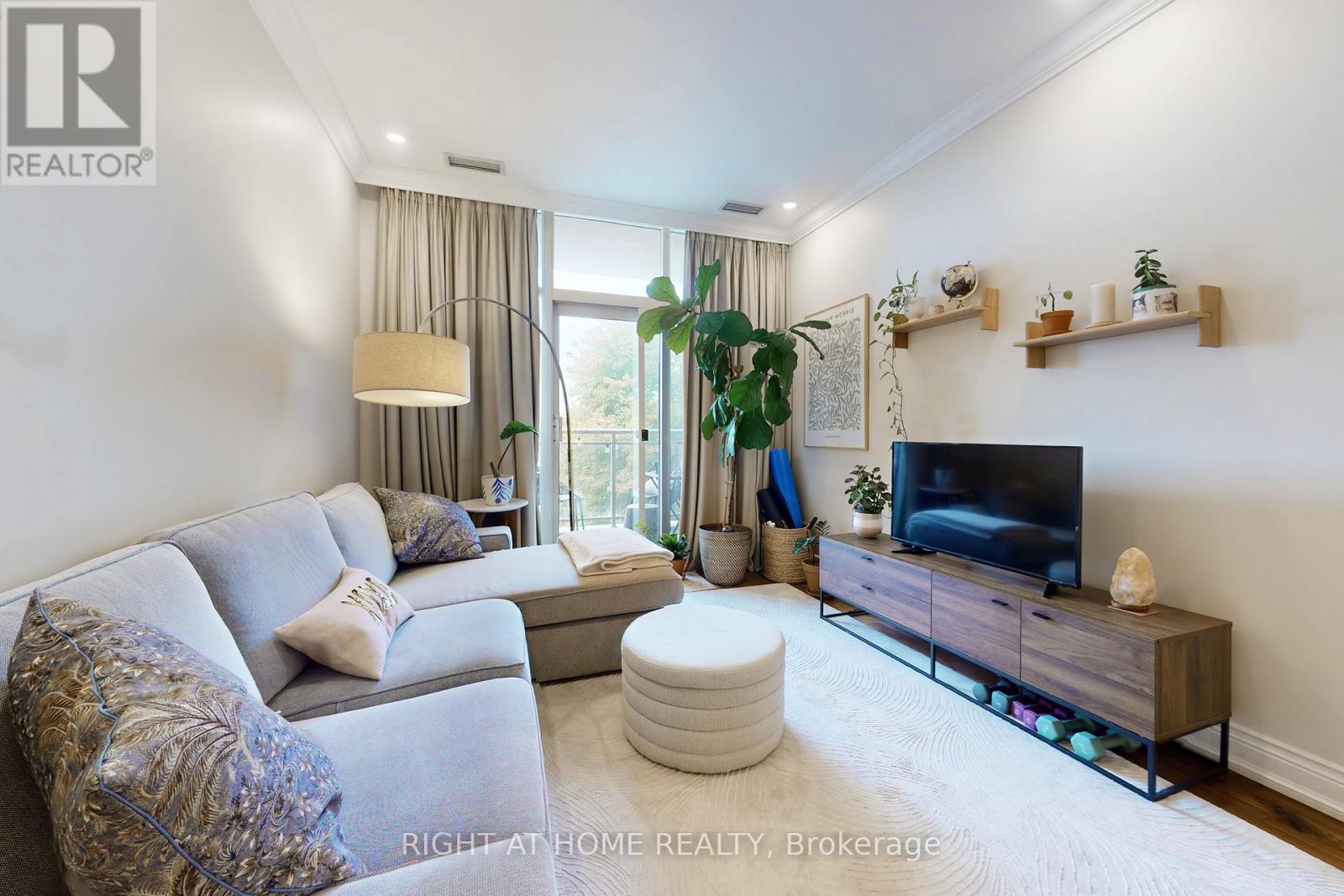 308 - 1 Leaside Park Drive, Toronto, Ontario  M4H 1R1 - Photo 2 - C12507298