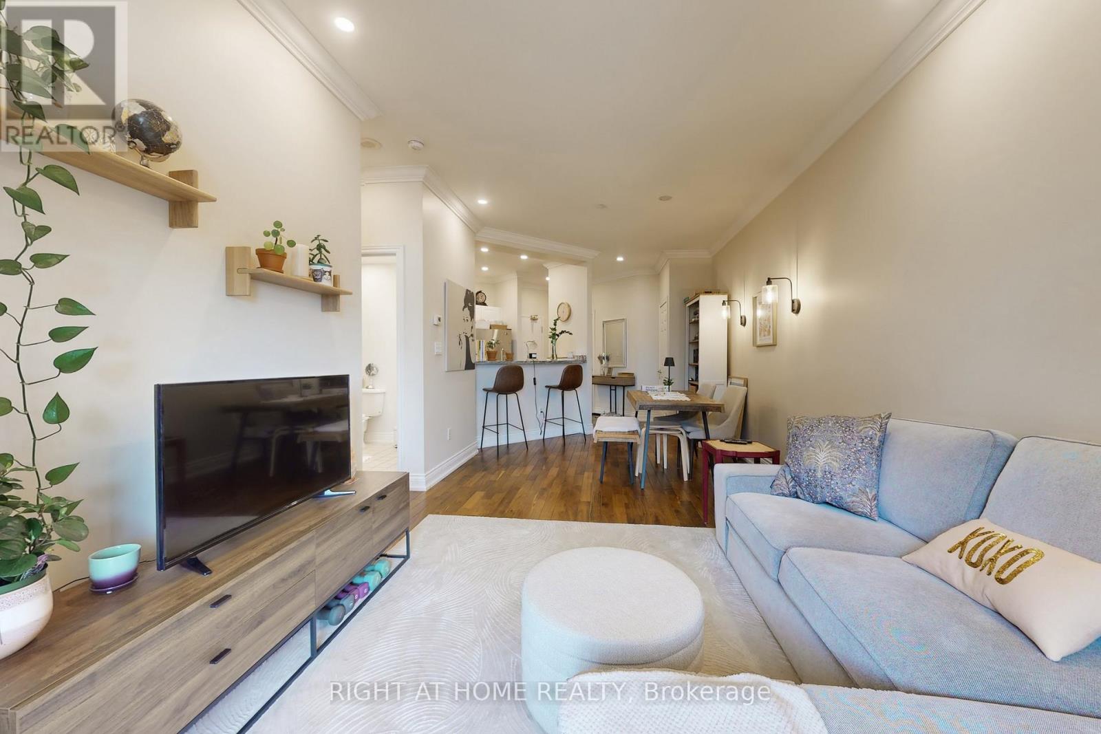 308 - 1 Leaside Park Drive, Toronto, Ontario  M4H 1R1 - Photo 5 - C12507298