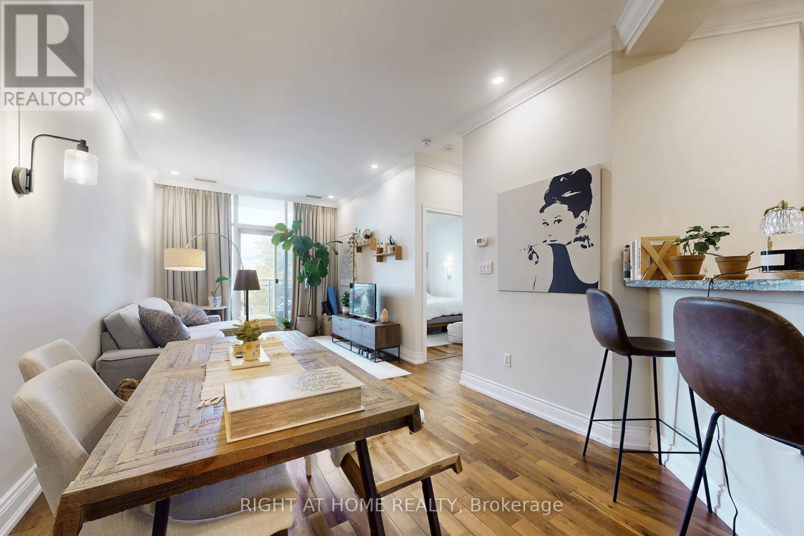 308 - 1 Leaside Park Drive, Toronto, Ontario  M4H 1R1 - Photo 9 - C12507298