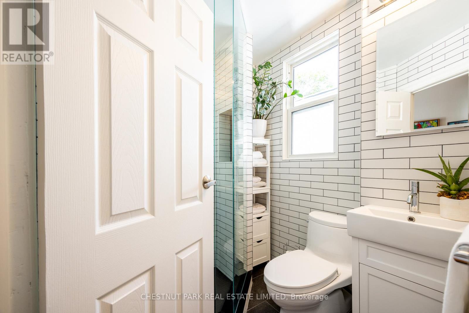 470 Clinton Street, Toronto, Ontario  M6G 2Z4 - Photo 15 - C12507314