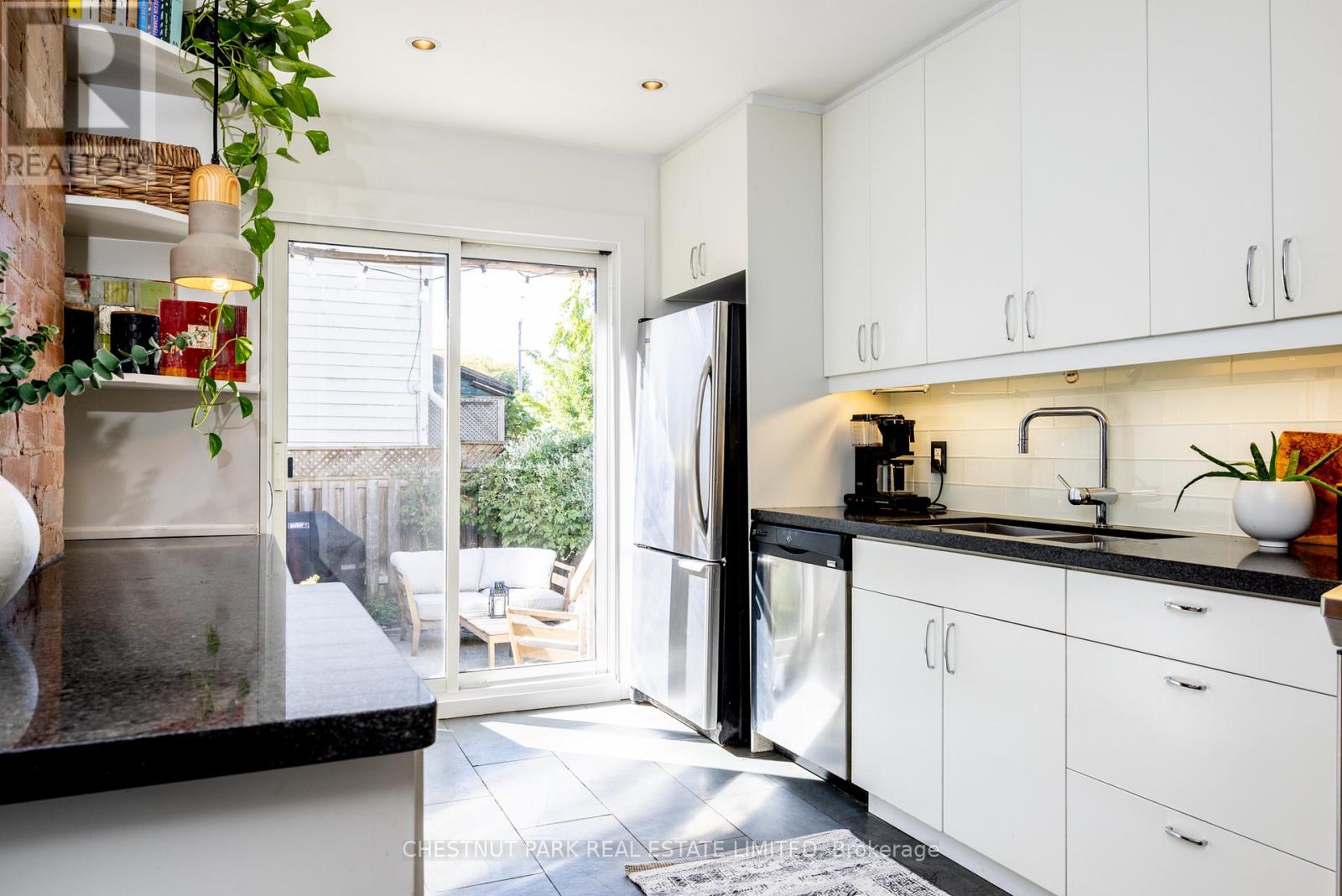 470 Clinton Street, Toronto, Ontario  M6G 2Z4 - Photo 8 - C12507314