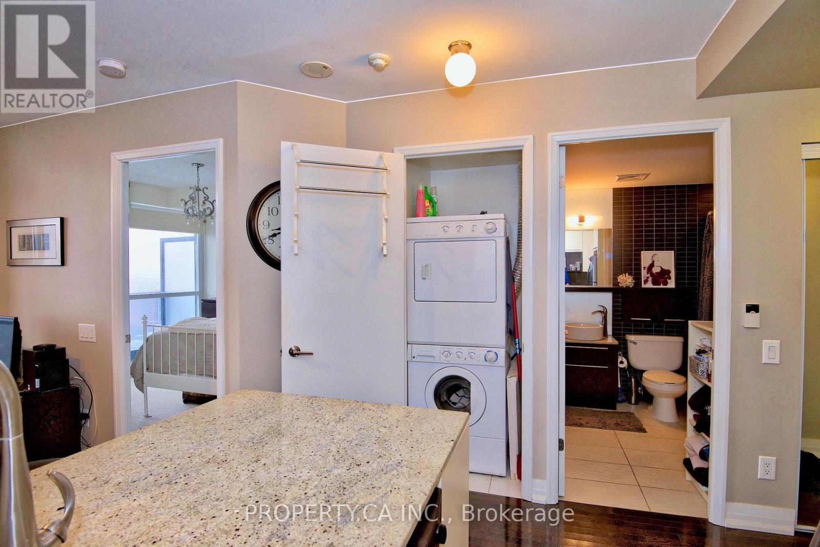 3008 - 25 Carlton Street, Toronto, Ontario  M5B 1L4 - Photo 10 - C12507384