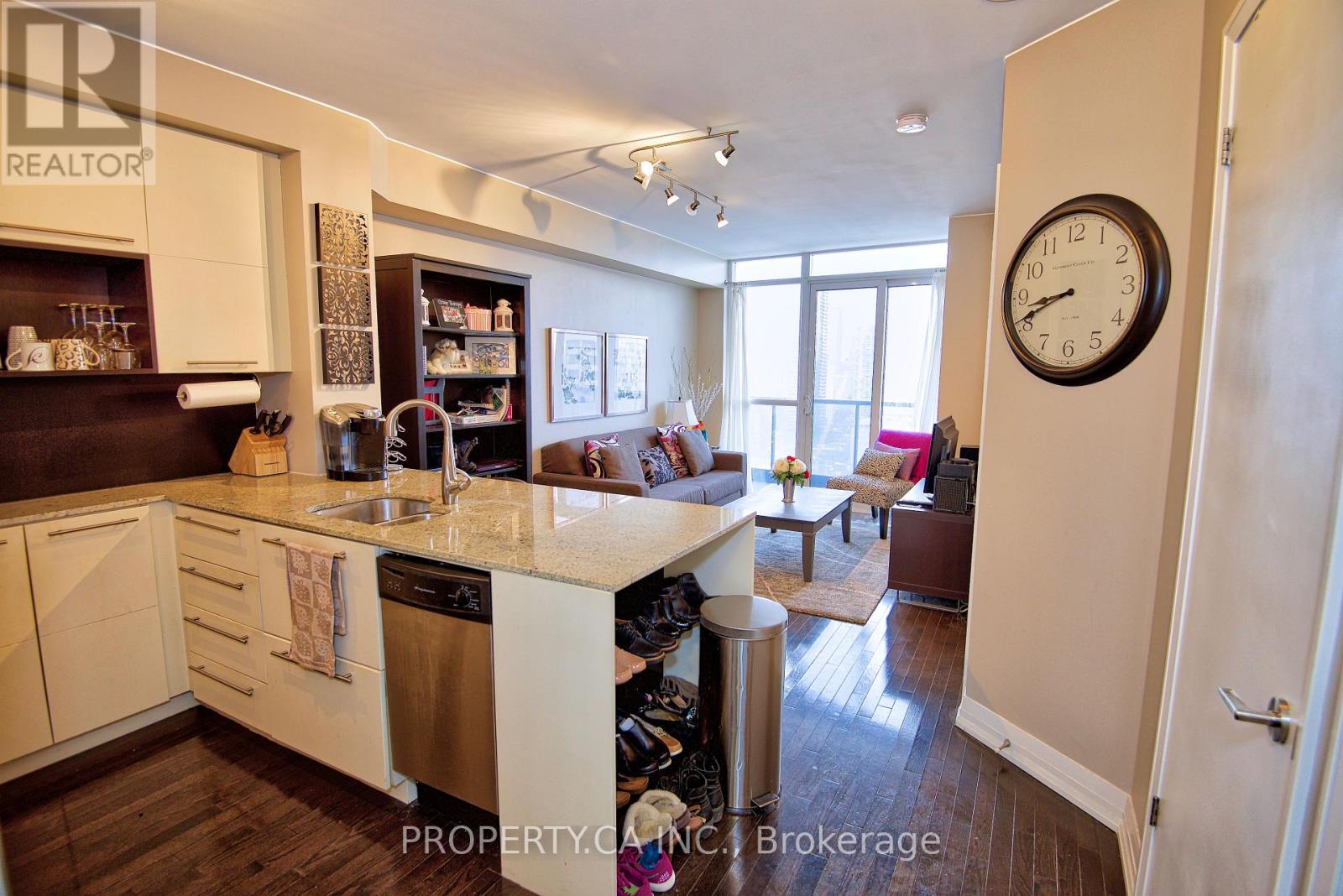 3008 - 25 Carlton Street, Toronto, Ontario  M5B 1L4 - Photo 2 - C12507384