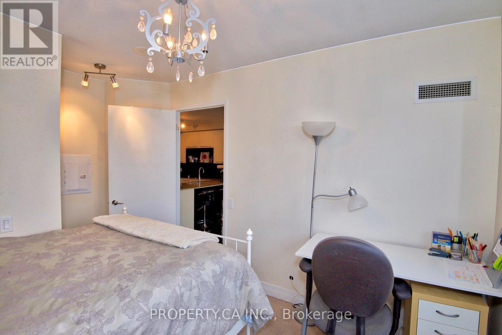 3008 - 25 Carlton Street, Toronto, Ontario  M5B 1L4 - Photo 8 - C12507384