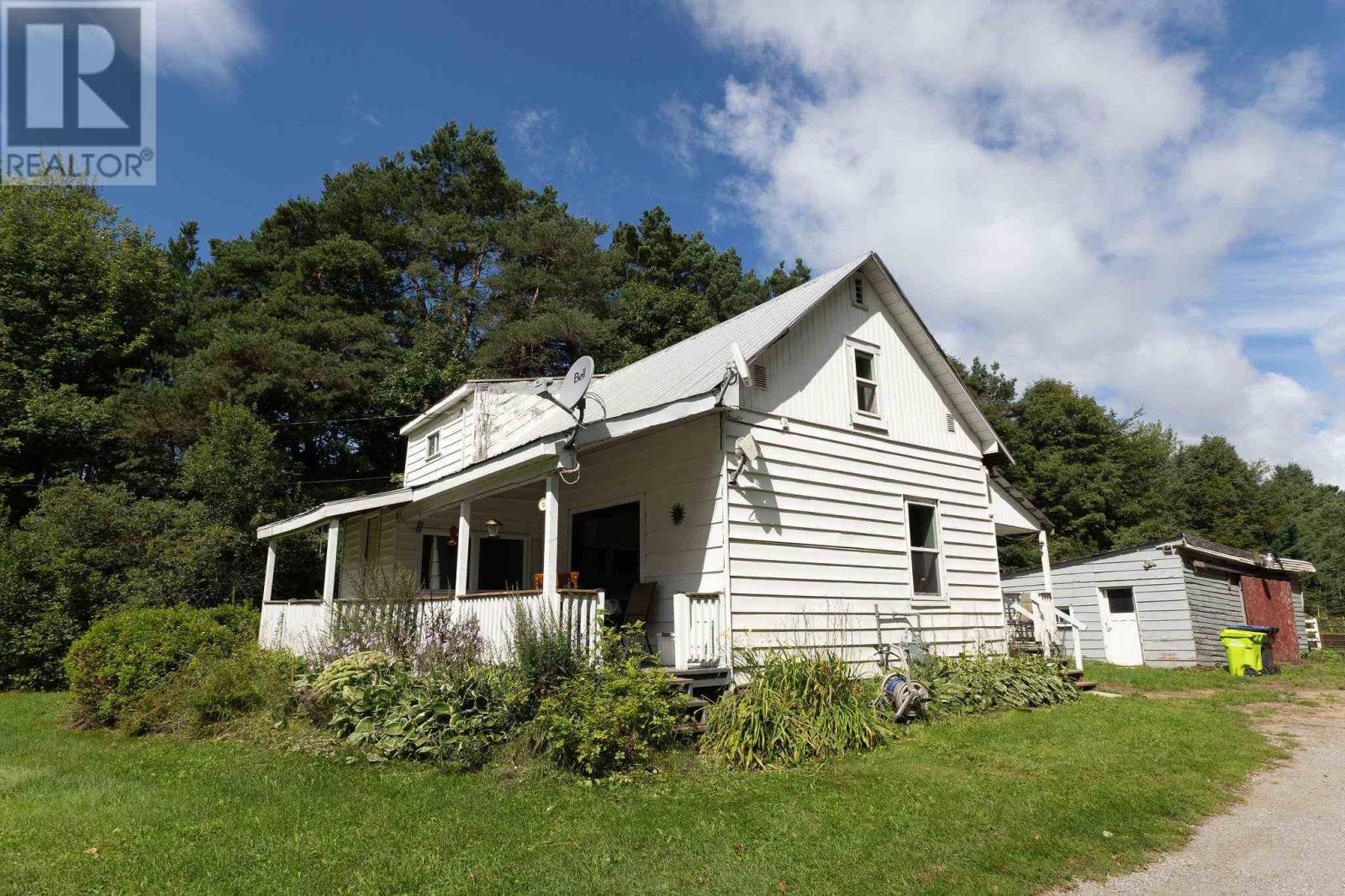 2108 Second Lin W, Sault Ste. Marie, Ontario P6A 6K4 - Photo 3 - SM252429