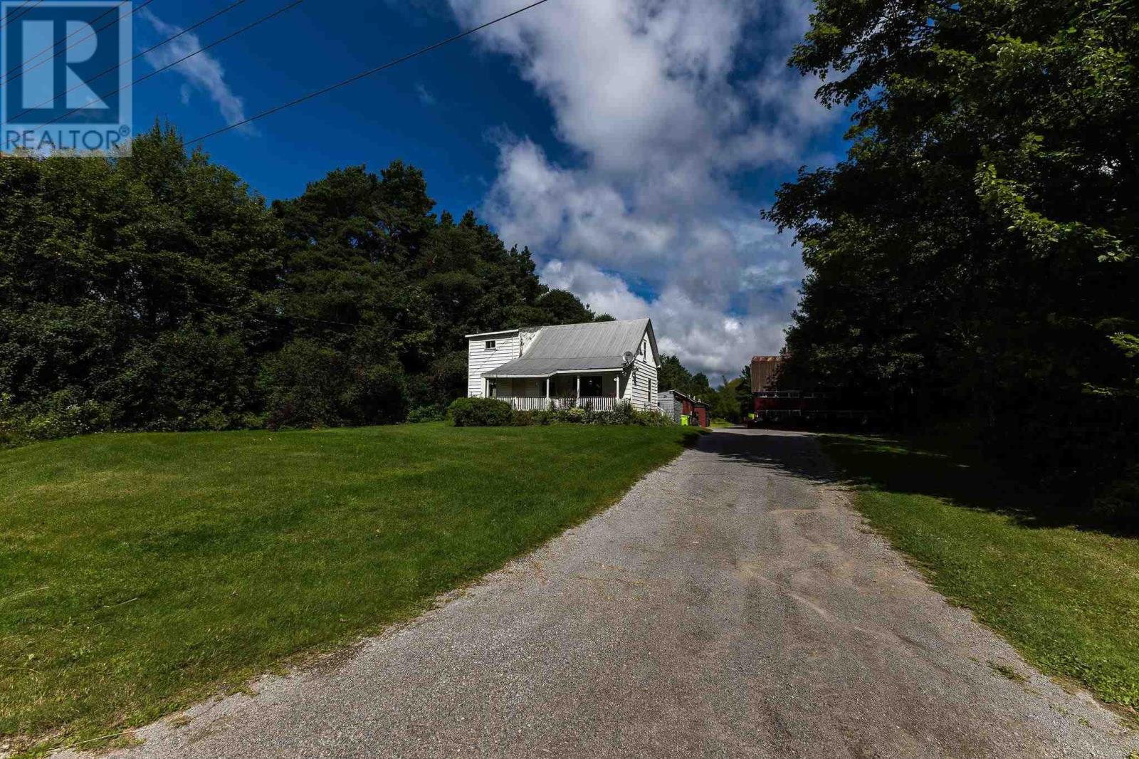 2108 Second Lin W, Sault Ste. Marie, Ontario P6A 6K4 - Photo 4 - SM252429