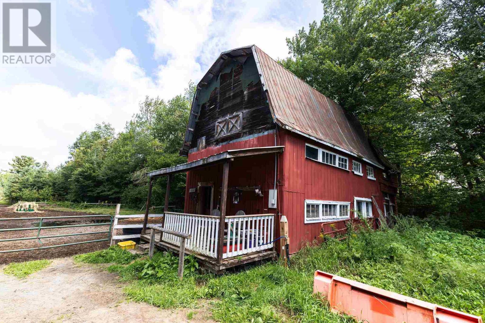 2108 Second Lin W, Sault Ste. Marie, Ontario P6A 6K4 - Photo 34 - SM252429