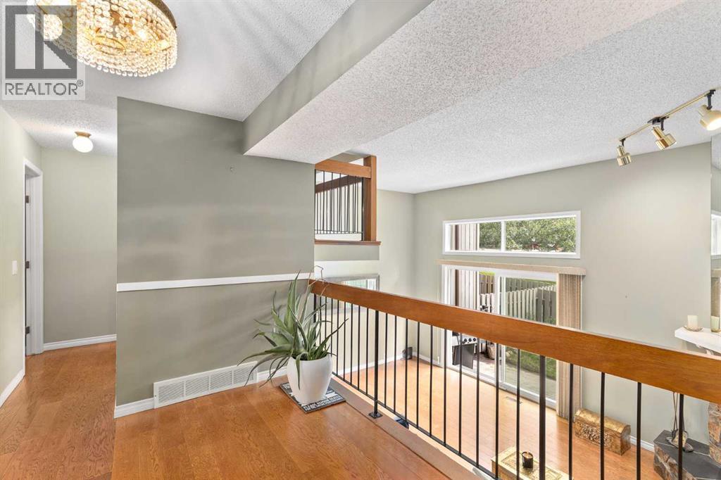 160 Glamis Terrace Sw, Calgary, Alberta  T3E 6V3 - Photo 11 - A2247907