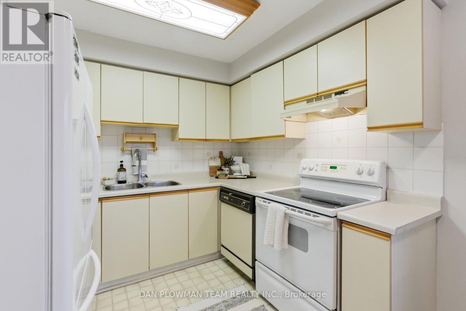 1561 Connery Crescent, Oshawa, Ontario  L1J 8G3 - Photo 10 - E12507236