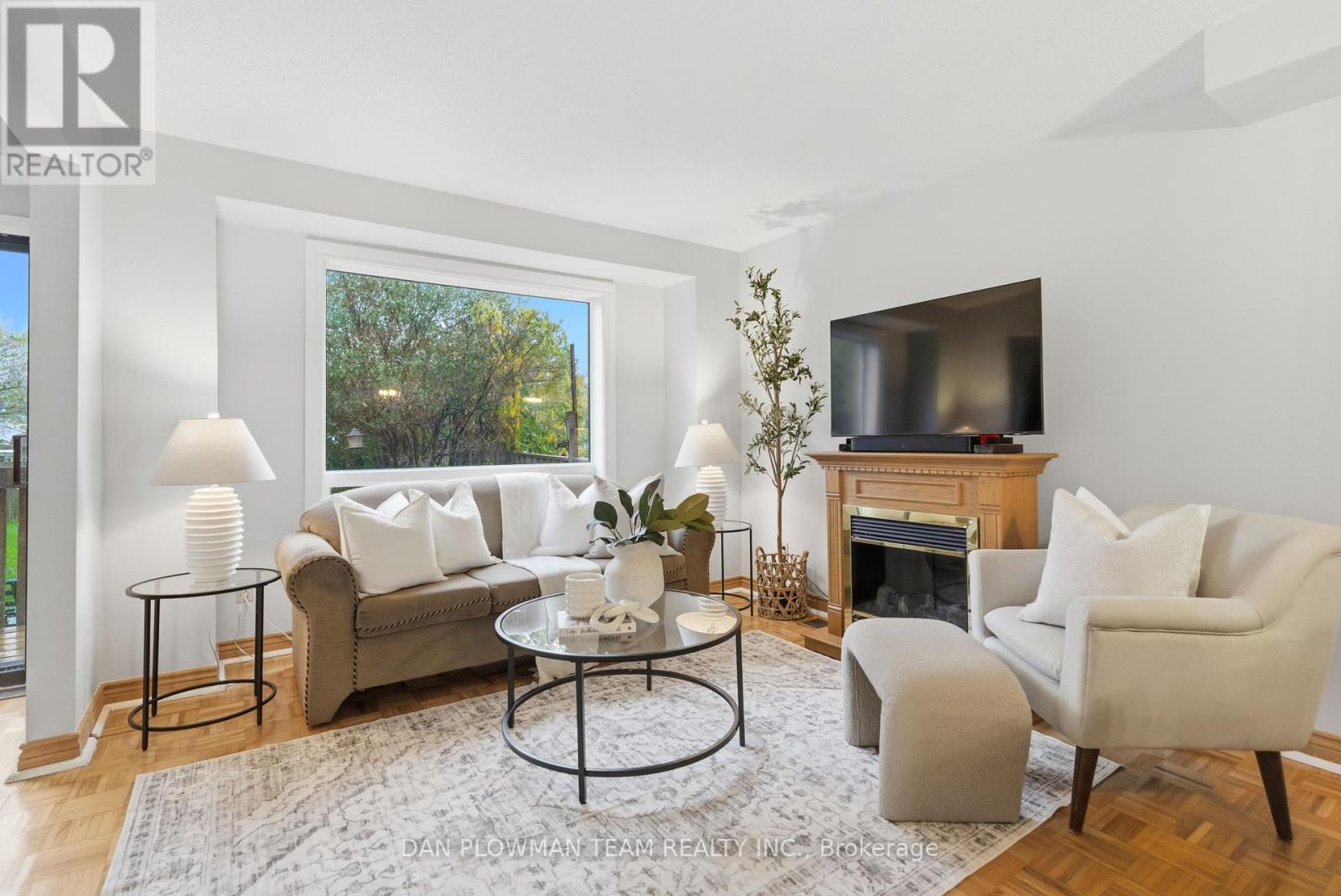 1561 Connery Crescent, Oshawa, Ontario  L1J 8G3 - Photo 3 - E12507236