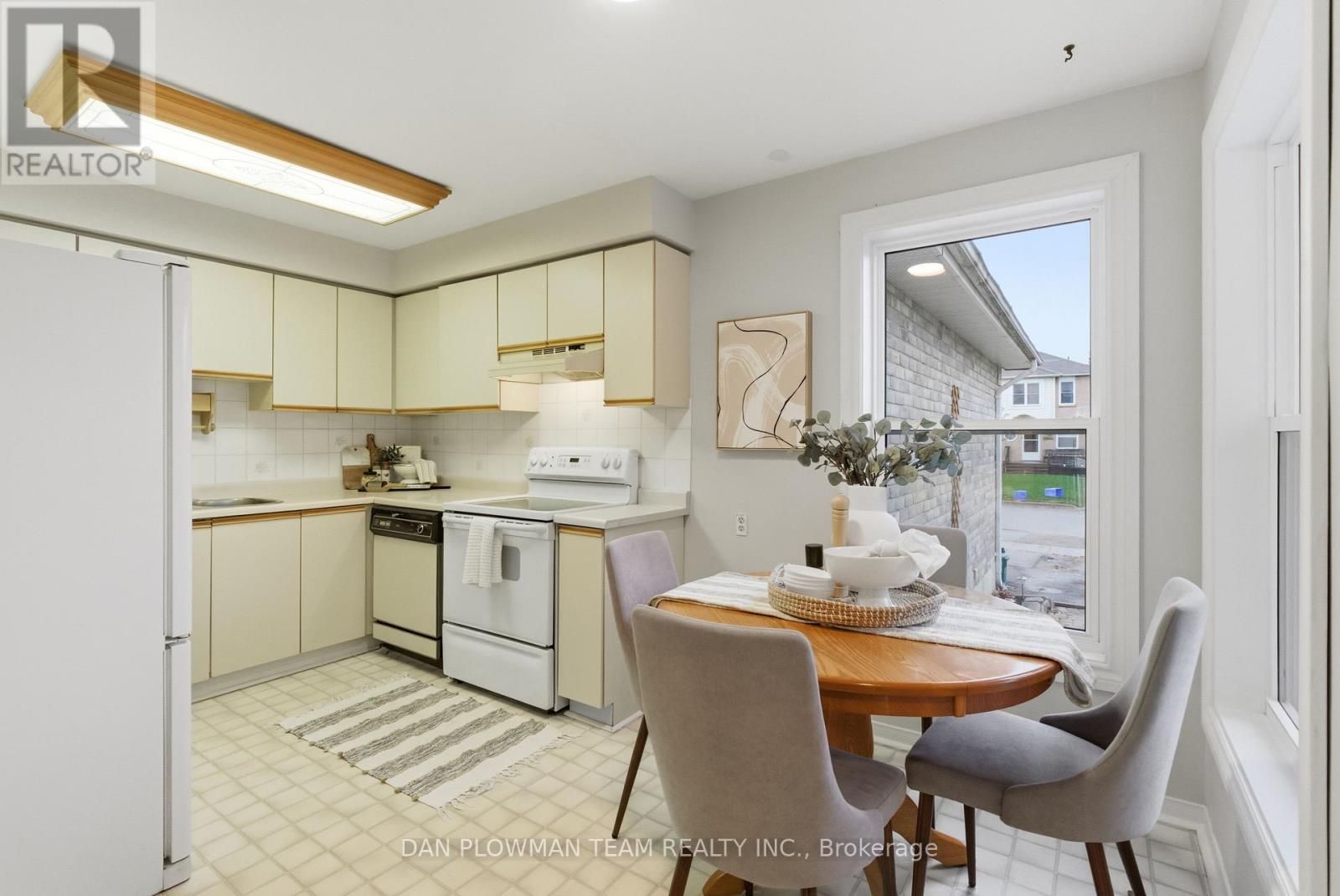 1561 Connery Crescent, Oshawa, Ontario  L1J 8G3 - Photo 8 - E12507236