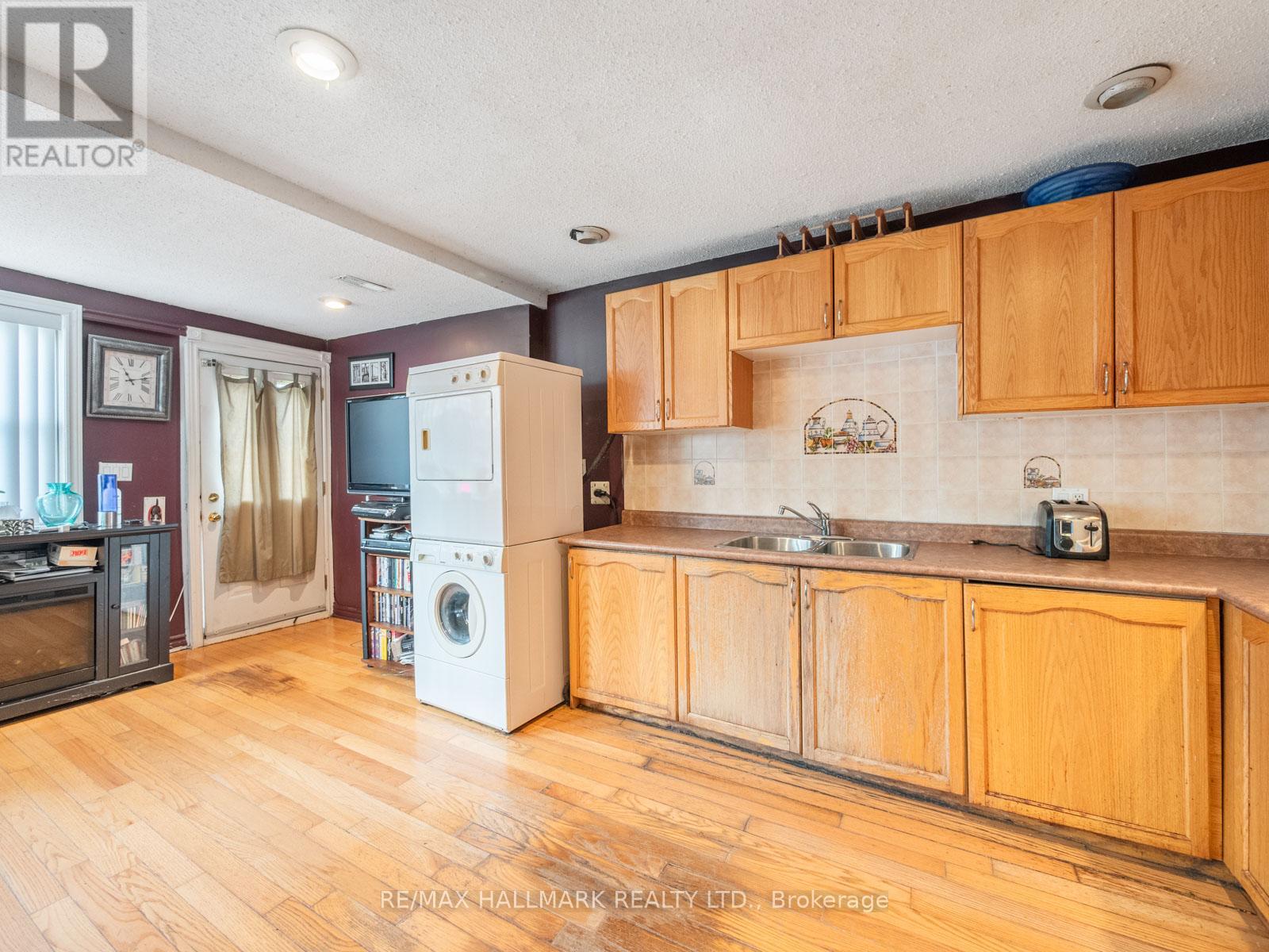 33 Earl Grey Road, Toronto, Ontario  M4J 3L3 - Photo 10 - E12507480