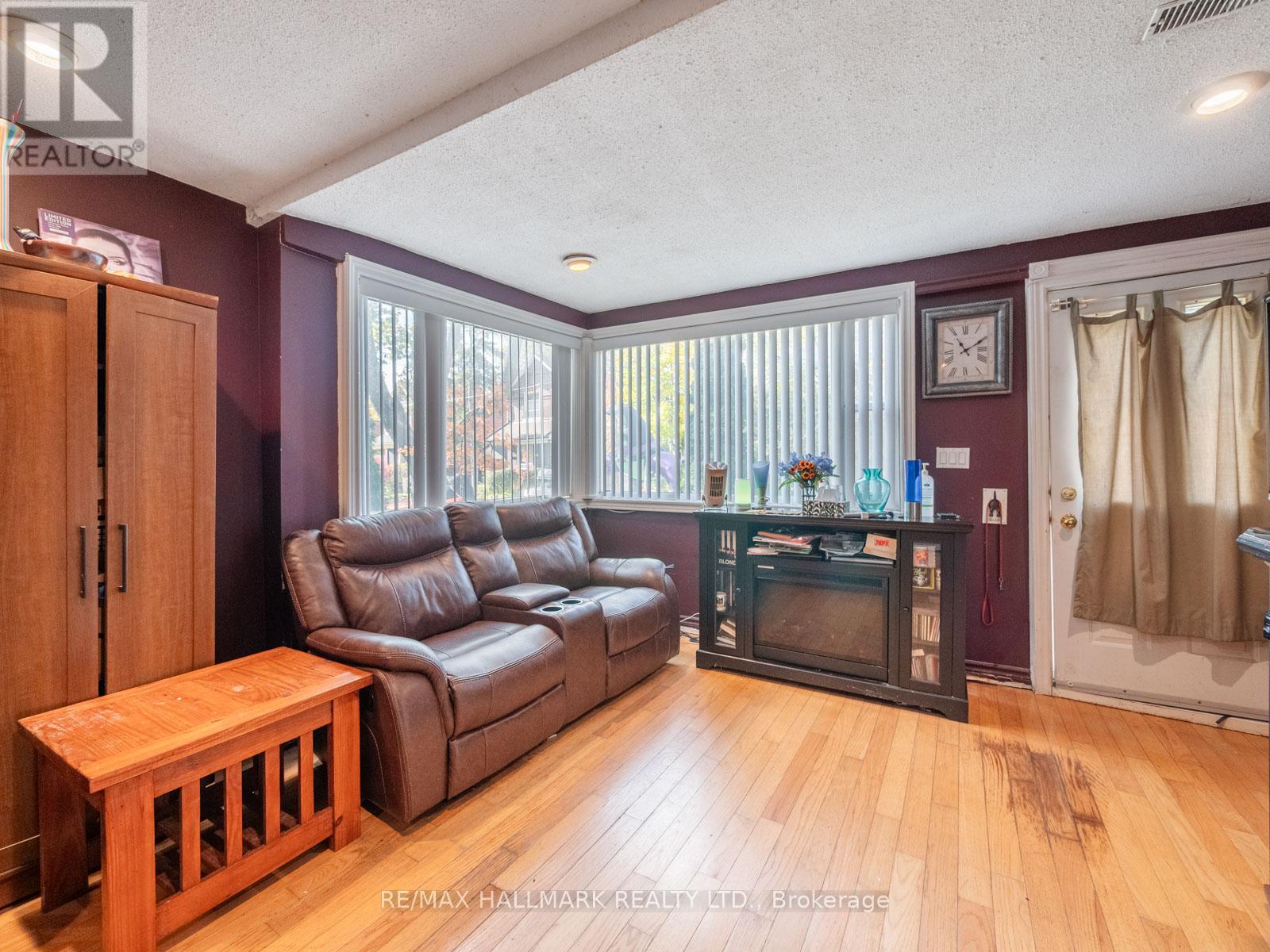 33 Earl Grey Road, Toronto, Ontario  M4J 3L3 - Photo 4 - E12507480