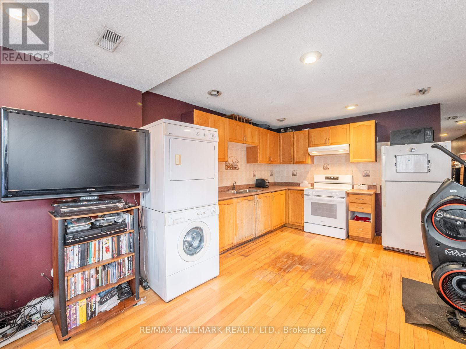 33 Earl Grey Road, Toronto, Ontario  M4J 3L3 - Photo 7 - E12507480