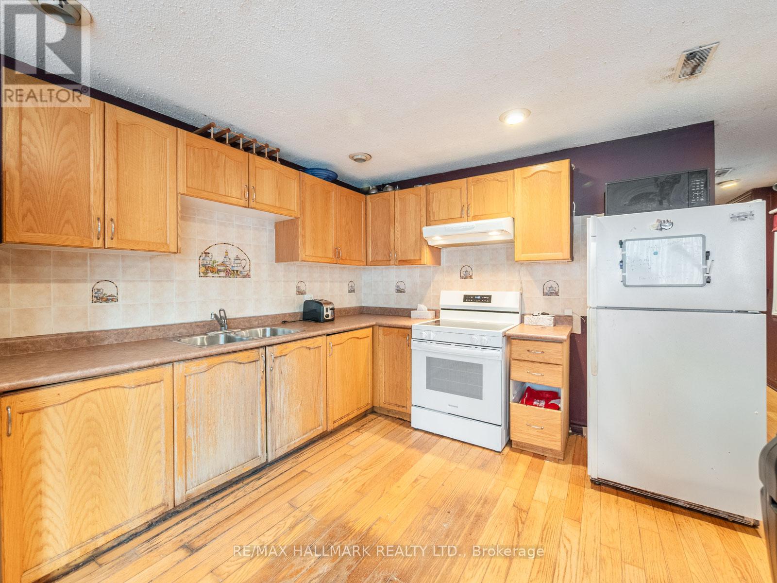 33 Earl Grey Road, Toronto, Ontario  M4J 3L3 - Photo 8 - E12507480