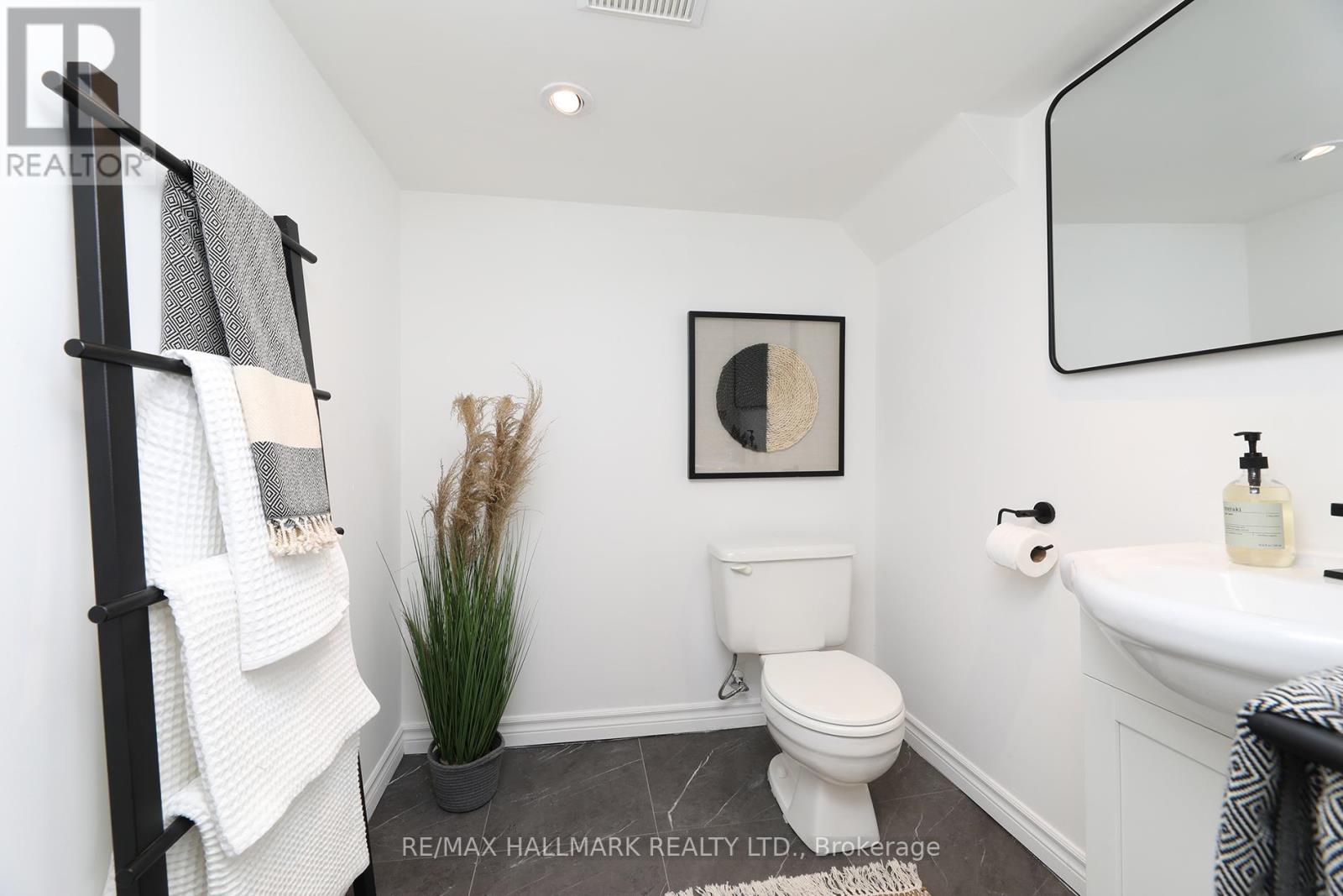 18 Badgerow Avenue, Toronto, Ontario M4M 1V1 - Photo 27 - E12506176