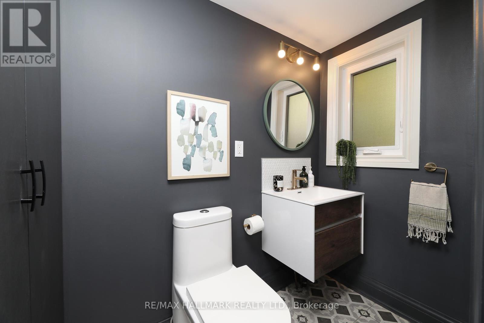 18 Badgerow Avenue, Toronto, Ontario M4M 1V1 - Photo 12 - E12506176