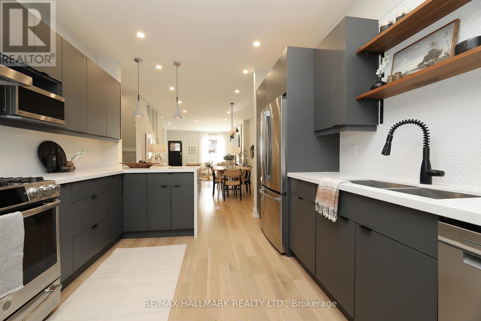 18 Badgerow Avenue, Toronto, Ontario M4M 1V1 - Photo 10 - E12506176