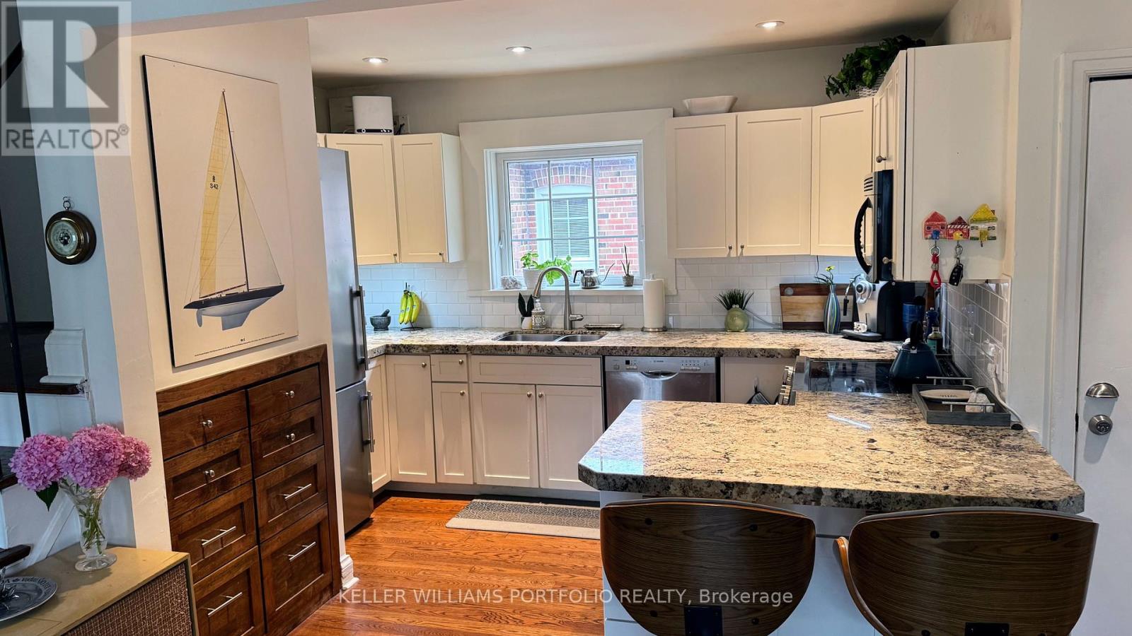 MAIN - 27 WOOD GLEN ROAD, Toronto, Ontario