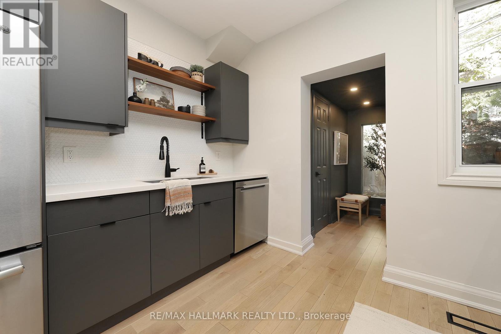 18 Badgerow Avenue, Toronto, Ontario M4M 1V1 - Photo 9 - E12506176