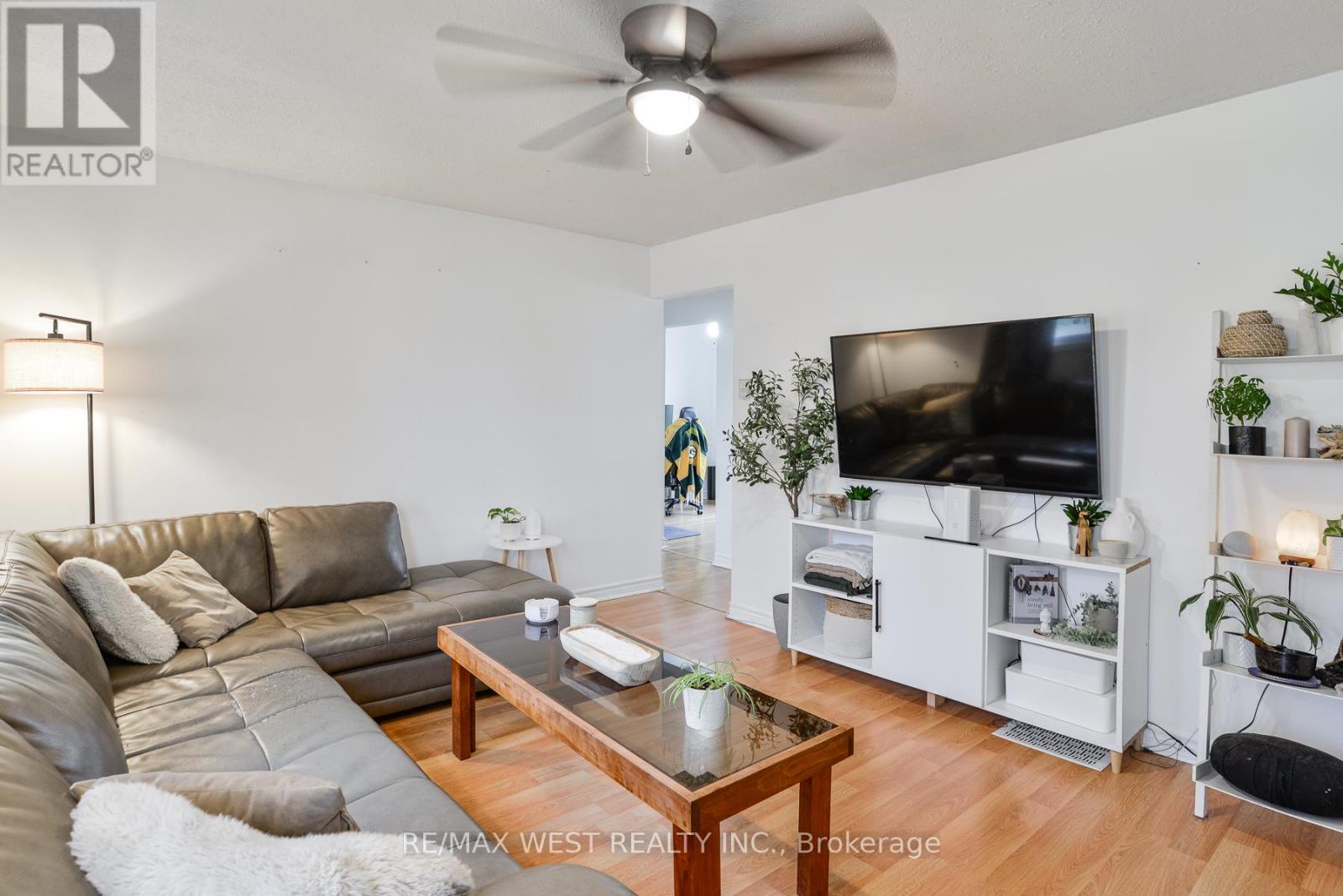 122 Raglan Street, Essa, Ontario L0M 1B0 - Photo 2 - N12507212