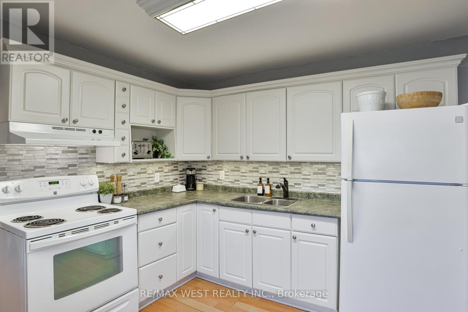 122 Raglan Street, Essa, Ontario L0M 1B0 - Photo 4 - N12507212