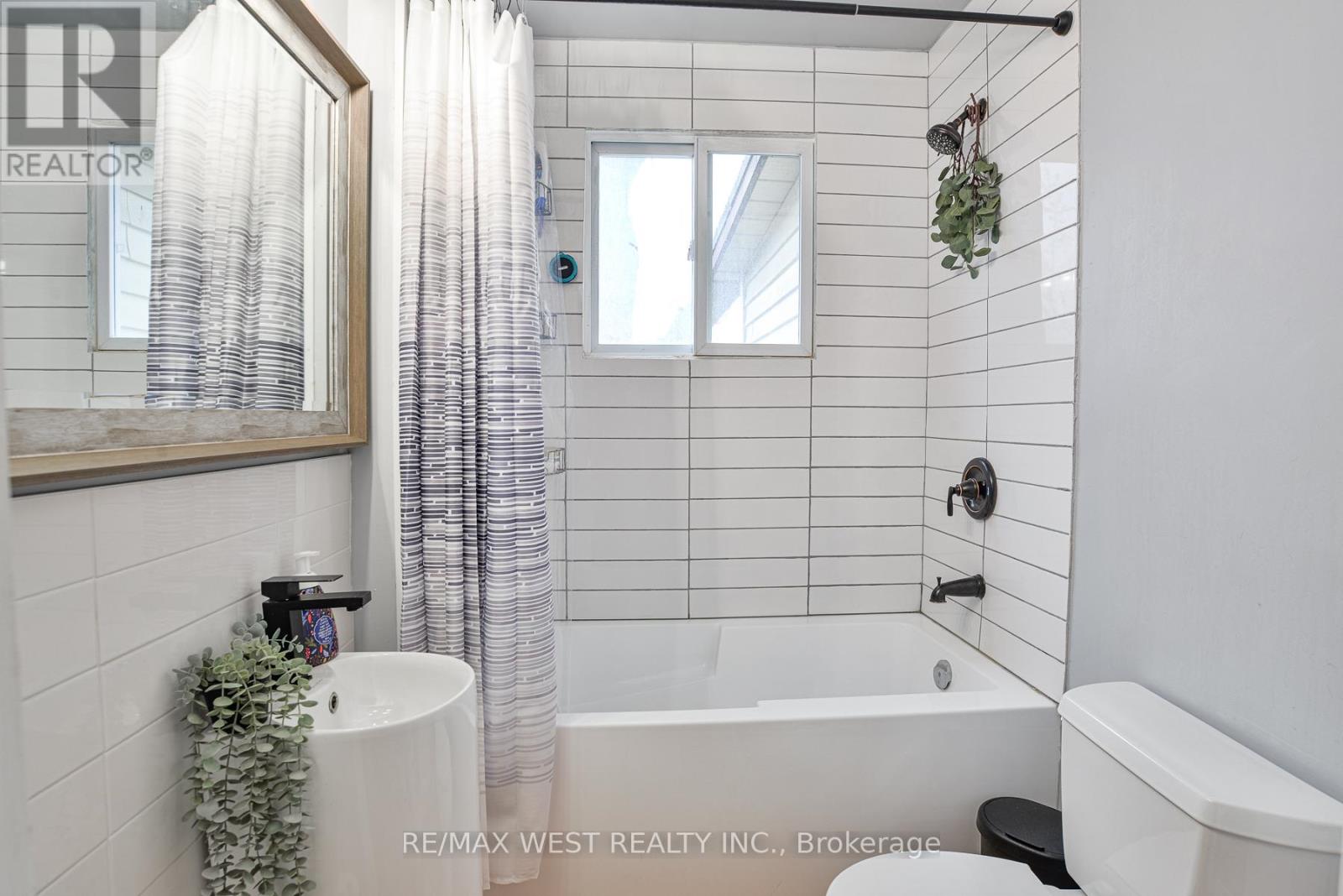 122 Raglan Street, Essa, Ontario L0M 1B0 - Photo 7 - N12507212