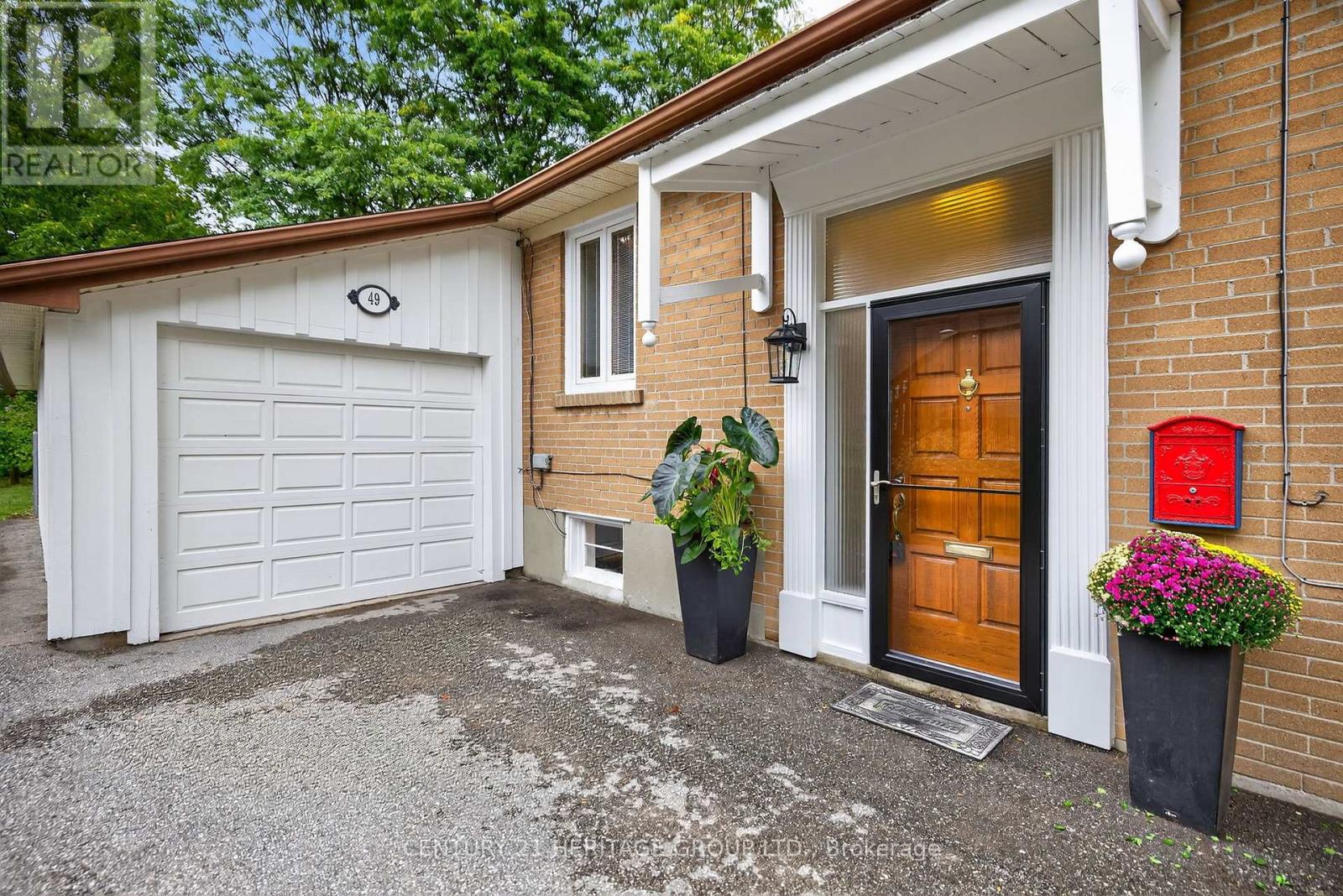 49 Bayview Parkway, Newmarket, Ontario  L3Y 3W2 - Photo 4 - N12507300